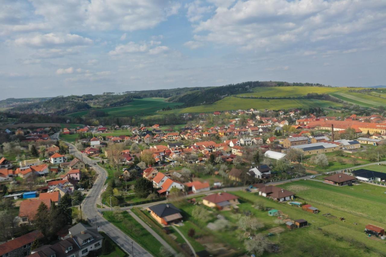 Penzion Renesance Drnovice  Exteriér fotografie